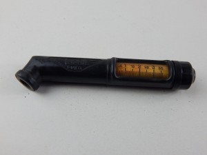MANOMETR MIERNIK CIŚNIENIA W KOŁACH OPONACH MOTO RETRO