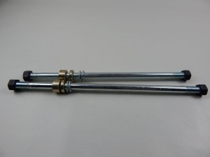 SZPILKI OŚKI MOCOWANIA SILNIKA M72 K750 URAL DNIEPR