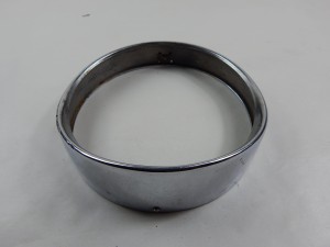 RAMKA LAMPY PRZEDNIEJ K-750 URAL Z DASZKIEM NR 232