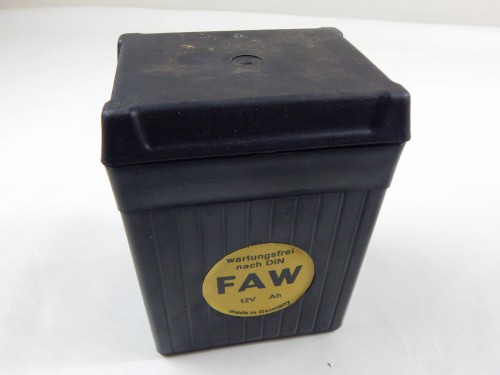 PUSZKA AKUMULATORA BMW M-72 ZUNNDAP INNE 12 VOLT FAW